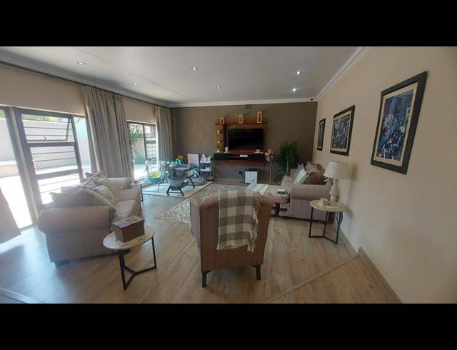 4 BEDROOM HOUSE FOR SALE IN PARKRAND